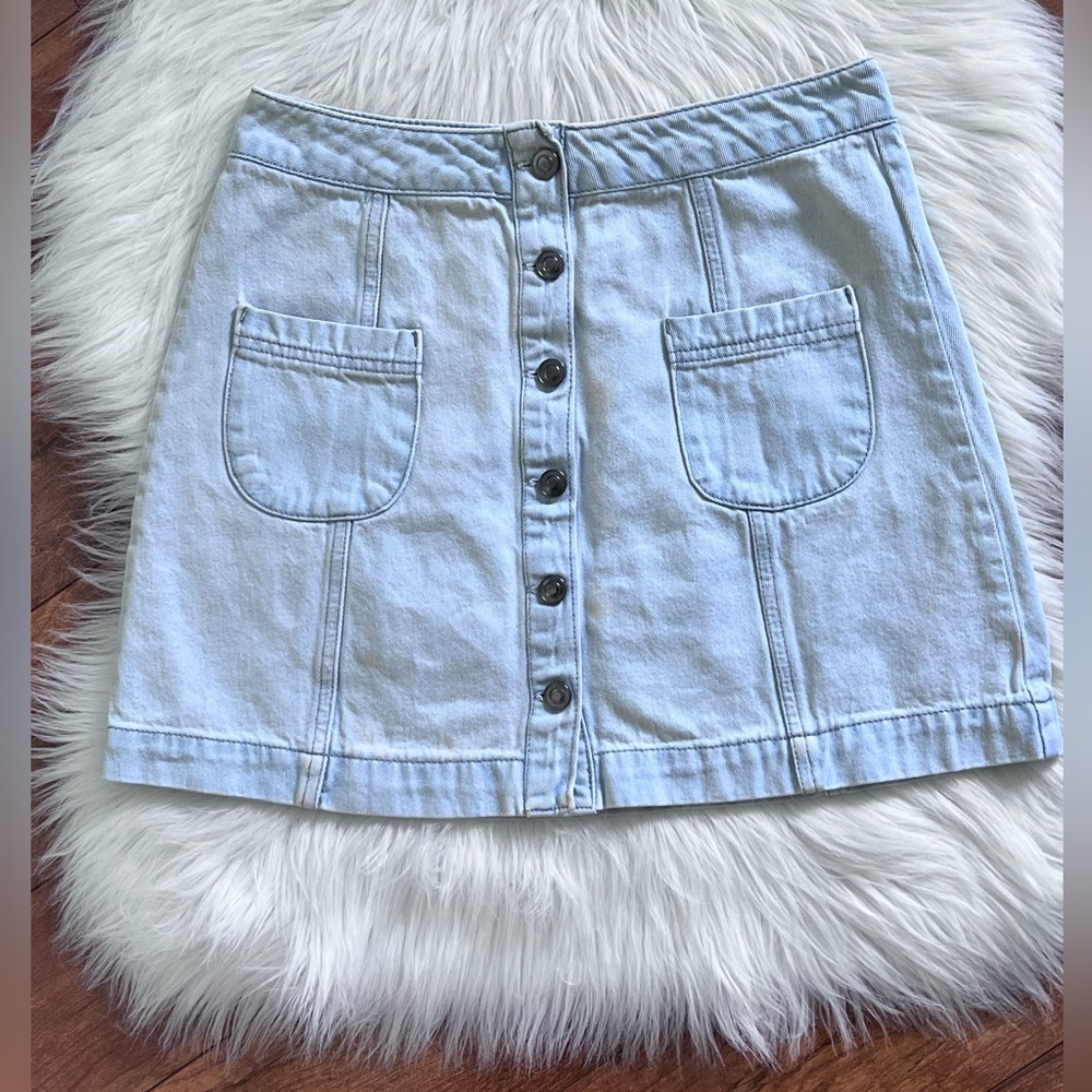 Forever 21 Light Denim Button Front Mini Jean Skirt-Size S Great all around casu